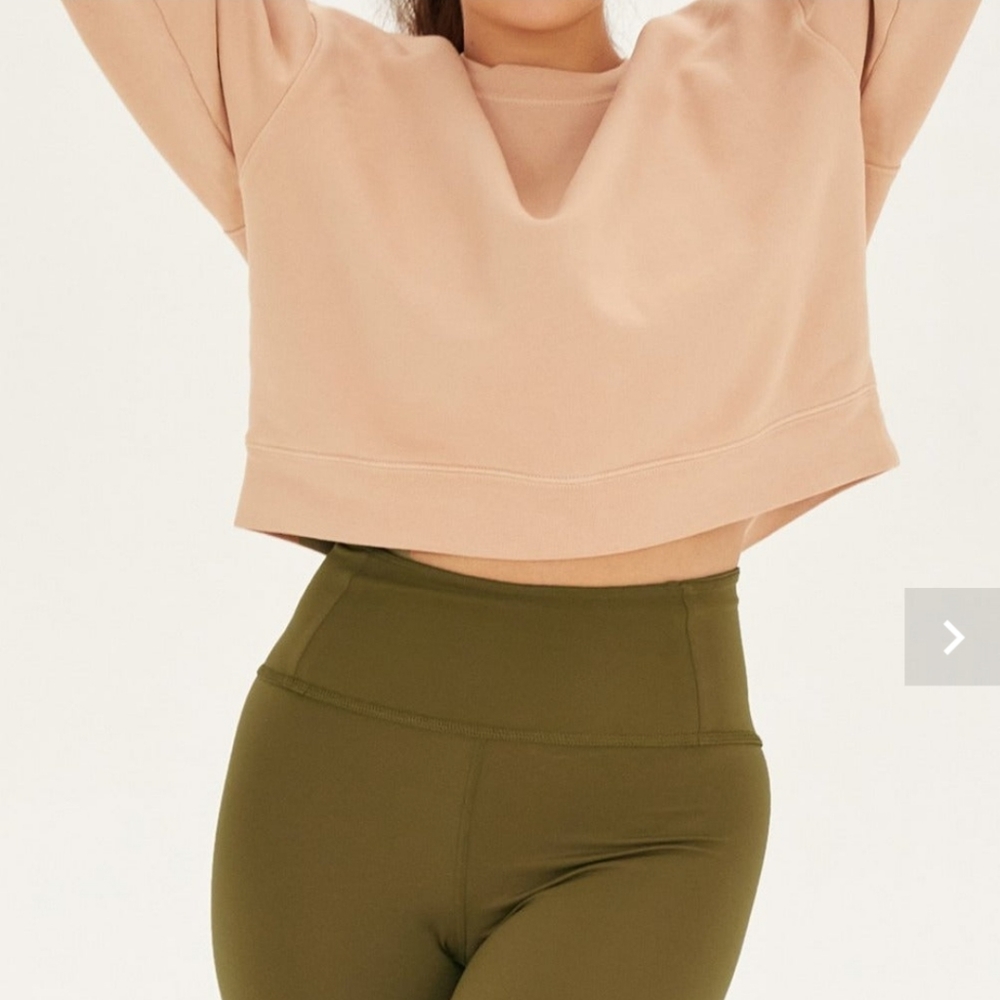 Girlfriend Collective crop crew neck sweatshirt in Canyon Size M